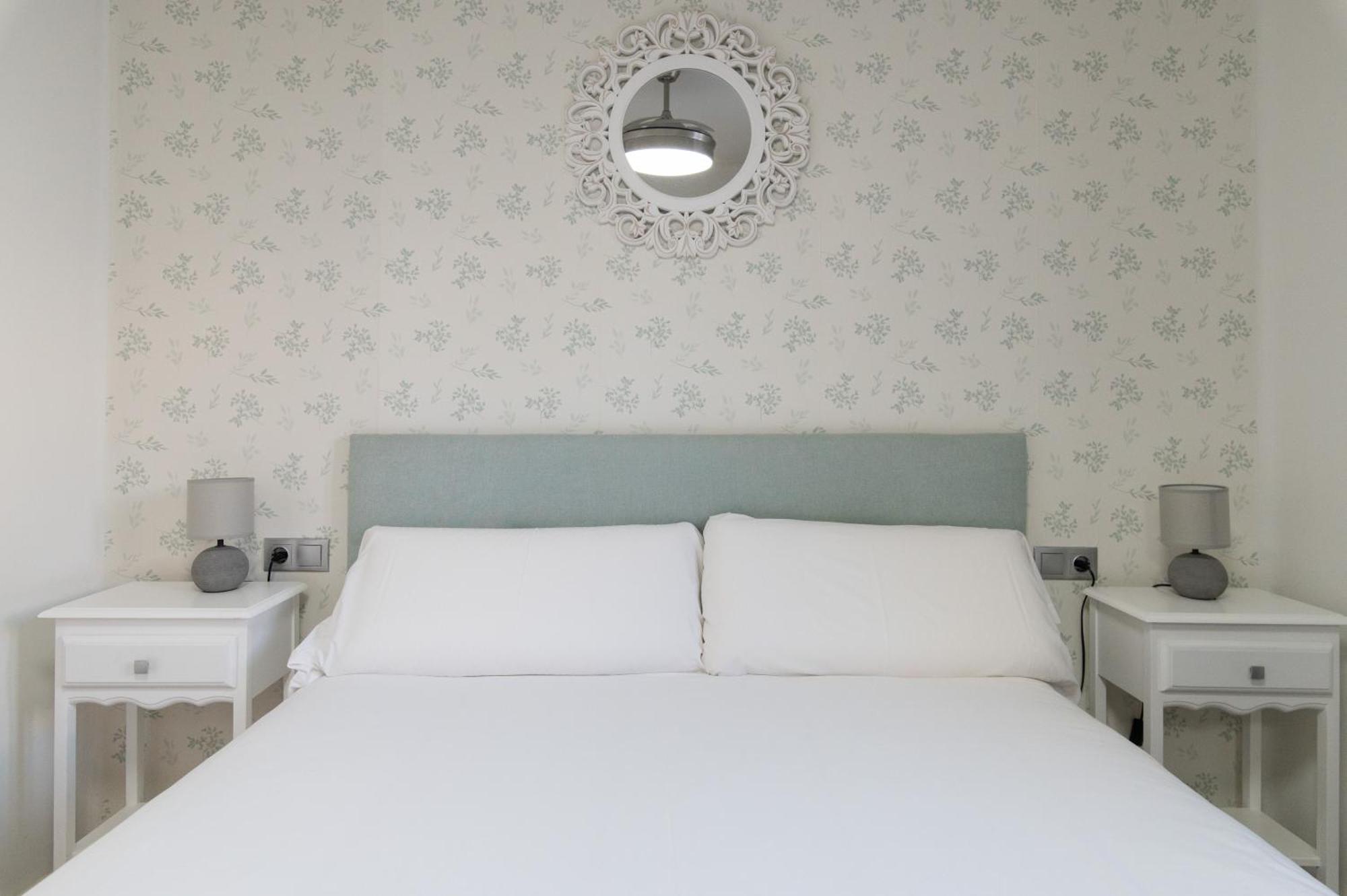 Apartamento Triana Habitame Inmobiliaria Севилья Экстерьер фото