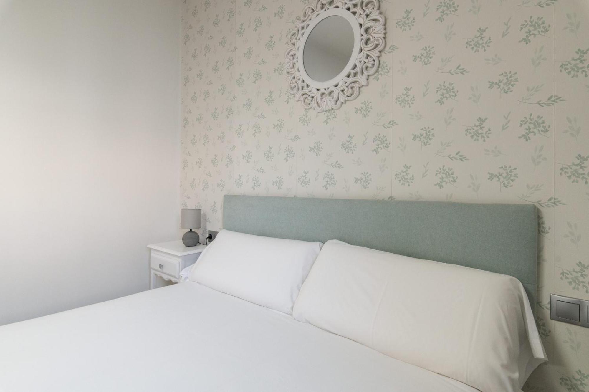 Apartamento Triana Habitame Inmobiliaria Севилья Экстерьер фото